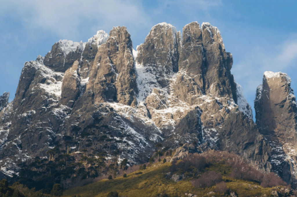 Top-level multi-pitch climbing, with high-quality rock and stunning panoramic views.